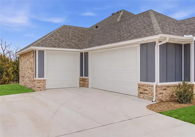 5th image of 11161 Black Lion Ct, Blanchard, OK 73010 | MLS# 1240743