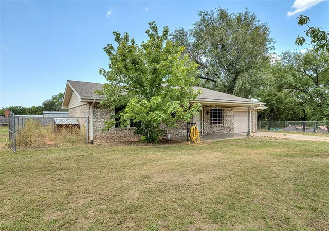 3rd image of 216 W Seward Rd, Guthrie, OK 73044 | MLS# 1240745
