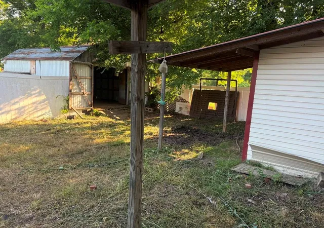 4th image of 219 E Hickory St, Holdenville, OK 74848 | MLS# 1240747