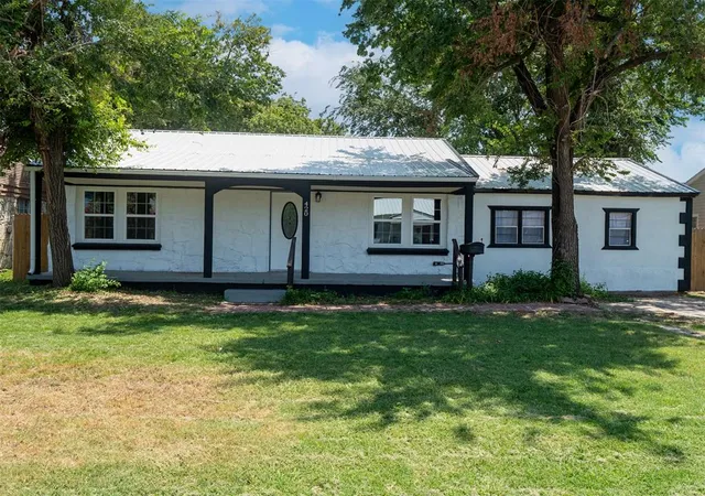 Photo 1 of Sale Pending at 420 W Johnson St, Norman, OK 73069 | MLS# 1240753 | Listing updated on 2026-09-01