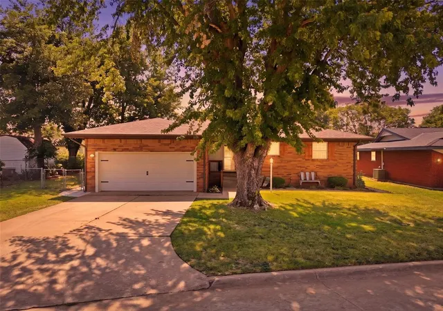1st image of 1113 Clearview Dr, Kingfisher, OK 73750 | MLS# 1240771