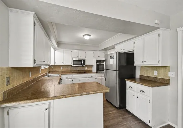 Photo 4 of Single family home for sale at 2821 Morgan Trl, Edmond, OK 73012 | MLS# 1240776 | Listing updated on 2026-08-27
