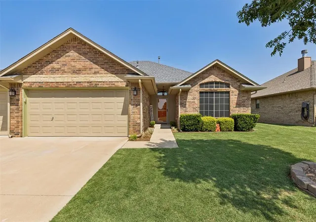 2nd image of 4621 Oasis Ln, Yukon, OK 73099 | MLS# 1240785