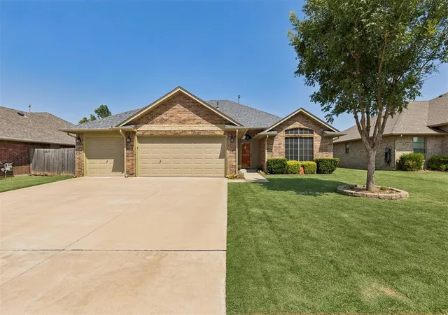 4th image of 4621 Oasis Ln, Yukon, OK 73099 | MLS# 1240785