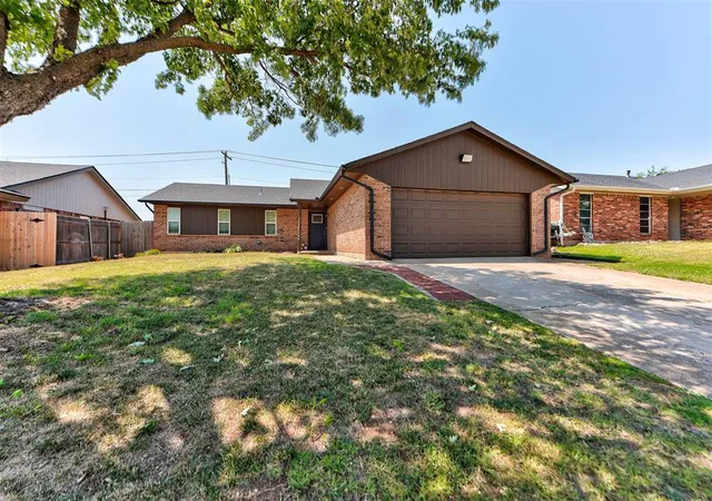 4th image of 108 Chickasaw Ln, Yukon, OK 73099 | MLS# 1240822