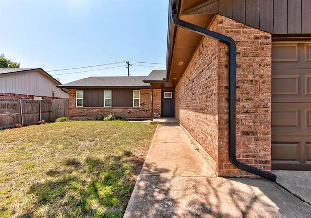 5th image of 108 Chickasaw Ln, Yukon, OK 73099 | MLS# 1240822