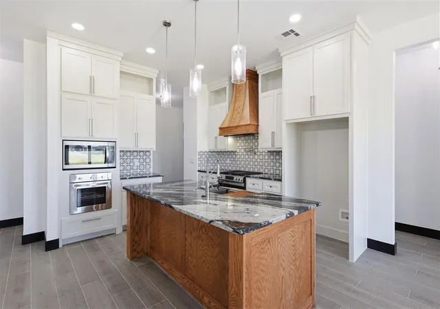 2nd image of 2436 Canyon Cir, Blanchard, OK 73010 | MLS# 1240827
