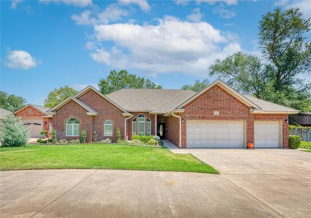 1st image of 800 N Elk Ave, Elk City, OK 73644 | MLS# 1240840