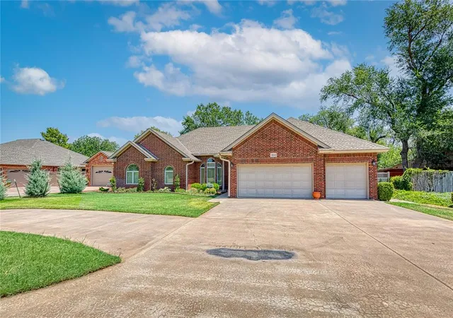 2nd image of 800 N Elk Ave, Elk City, OK 73644 | MLS# 1240840