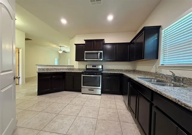 3rd image of 3101 Copan Ct, Yukon, OK 73099 | MLS# 1240846