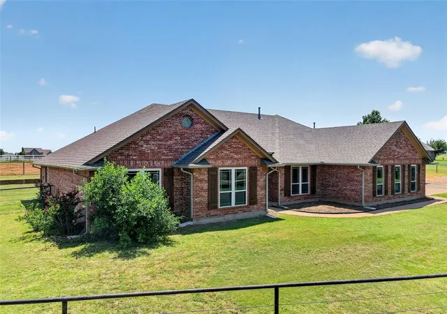 1st image of 4750 S Hwy 74f Hwy, Cashion, OK 73016 | MLS# 1240852