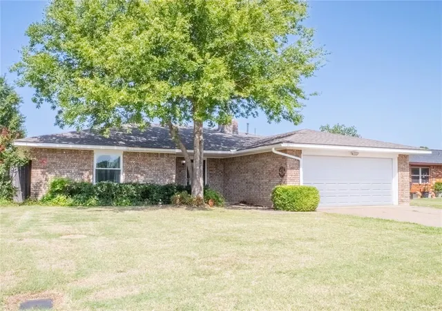 32nd image of 314 Ne 26th St, Lawton, OK 73507 | MLS# 1240860