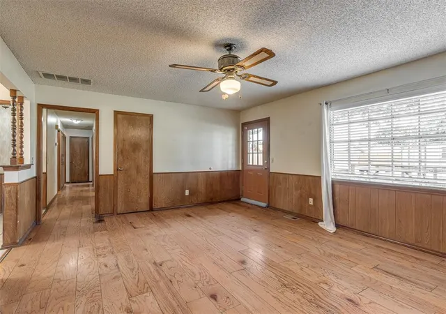 4th image of 402 Vickie Dr, Yukon, OK 73099 | MLS# 1240866
