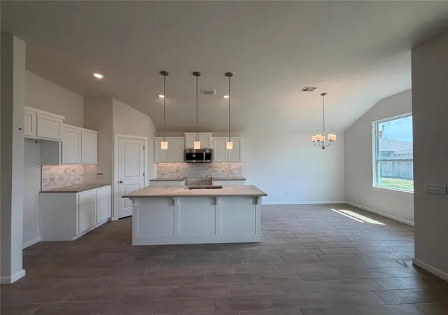 Photo 3 of Single family home for sale at 1116 Redwood Crk Dr, Yukon, OK 73099 | MLS# 1240873 | Listing updated on 2026-10-20