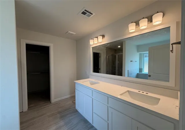 Photo 4 of Single family home for sale at 1116 Redwood Crk Dr, Yukon, OK 73099 | MLS# 1240873 | Listing updated on 2026-10-20