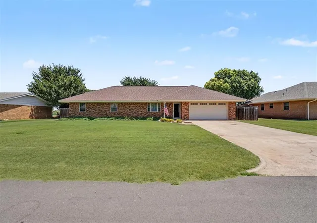 1st image of 4 Darla Dr, Sayre, OK 73662 | MLS# 1240885