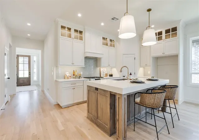 Photo 4 of Single family home for sale at 1708 Paseo Pl, Edmond, OK 73034 | MLS# 1240905 | Listing updated on 2026-10-08