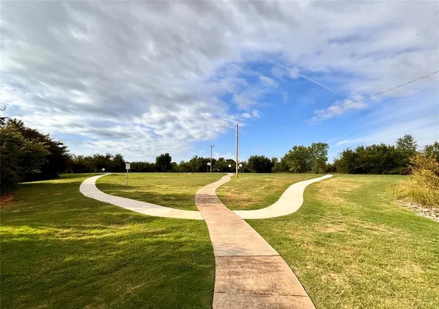 22nd image of 1112 Redwood Creek Dr, Yukon, OK 73099 | MLS# 1240924