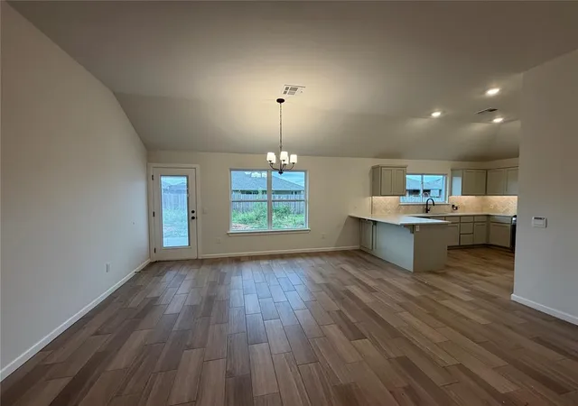 3rd image of 1112 Redwood Creek Dr, Yukon, OK 73099 | MLS# 1240924