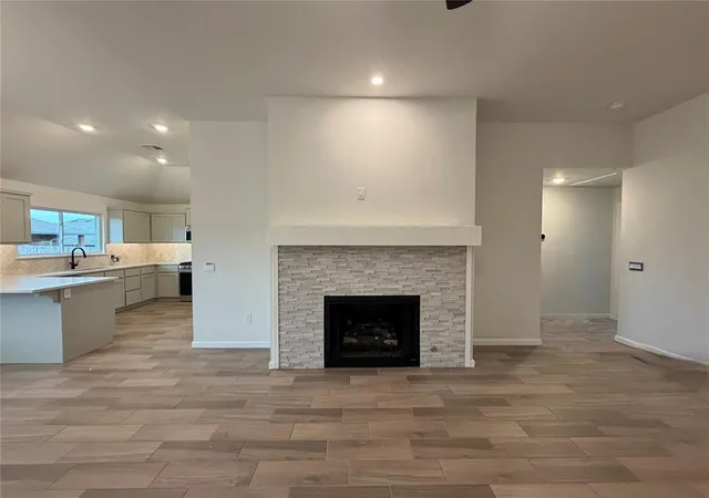 4th image of 1112 Redwood Creek Dr, Yukon, OK 73099 | MLS# 1240924