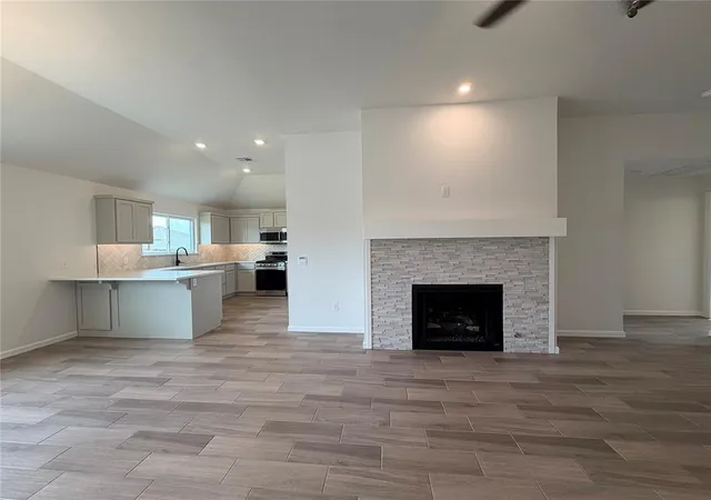 5th image of 1112 Redwood Creek Dr, Yukon, OK 73099 | MLS# 1240924