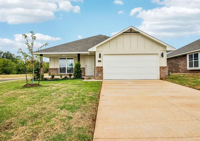 Photo 1 of Sale Pending at 1117 Redwood Crk Dr, Yukon, OK 73099 | MLS# 1240926 | Listing updated on 2026-10-20