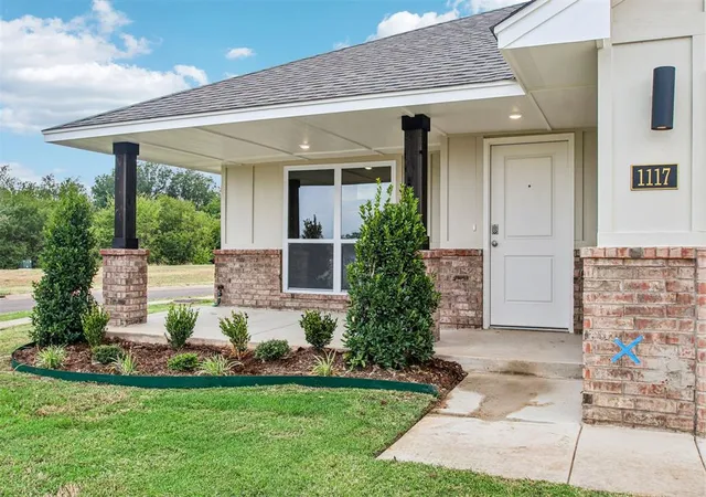 Photo 4 of Sale Pending at 1117 Redwood Crk Dr, Yukon, OK 73099 | MLS# 1240926 | Listing updated on 2026-10-20
