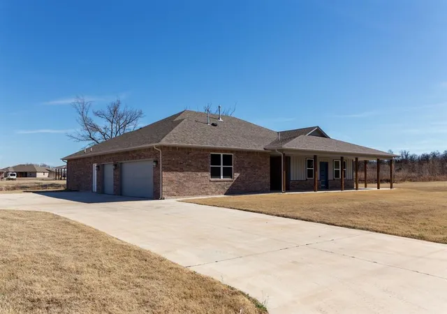 Photo 3 of Single family home for sale at 306 Kirks Holw, Jones, OK 73049 | MLS# 1240942 | Listing updated on 2026-08-19