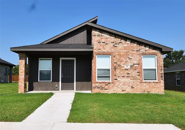 Photo 1 of Sale Pending at 825 Elm St, Seminole, OK 74868 | MLS# 1240944 | Listing updated on 2026-10-03