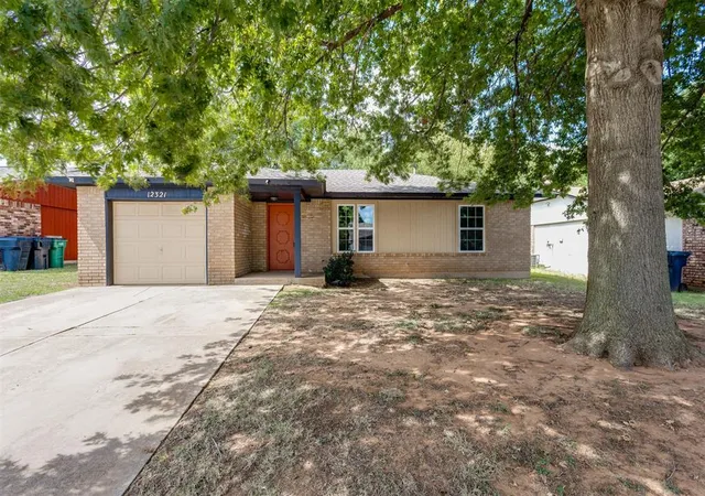 2nd image of 12321 Southgate Dr, Yukon, OK 73099 | MLS# 1240970