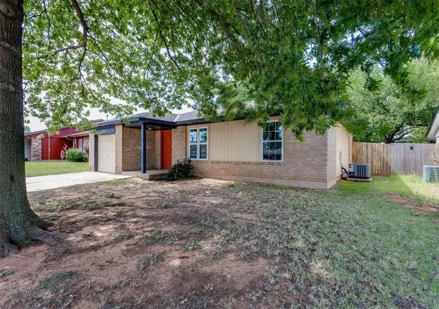 3rd image of 12321 Southgate Dr, Yukon, OK 73099 | MLS# 1240970