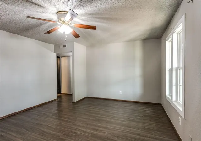 5th image of 12321 Southgate Dr, Yukon, OK 73099 | MLS# 1240970
