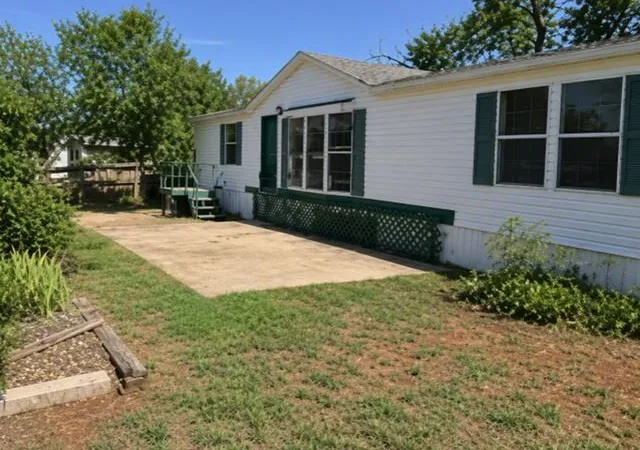 2nd image of 401 E 1st St, Foss, OK 73647 | MLS# 1240971