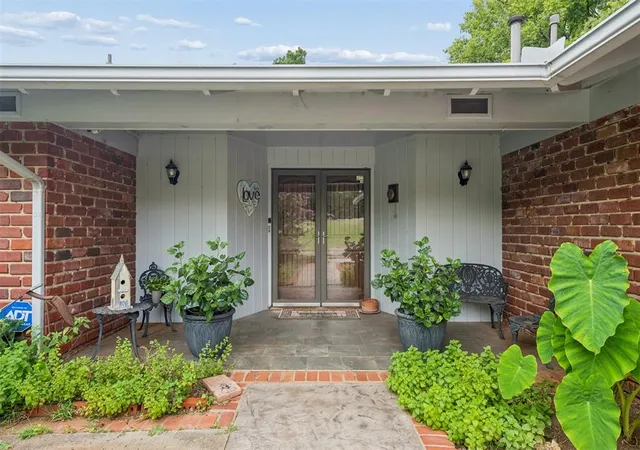 Photo 1 of Single family home for sale at 9409 Silver Lake Dr, Oklahoma City, OK 73162 | MLS# 1240982 | Listing updated on 2026-09-01