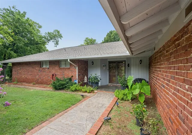 Photo 2 of Single family home for sale at 9409 Silver Lake Dr, Oklahoma City, OK 73162 | MLS# 1240982 | Listing updated on 2026-09-01