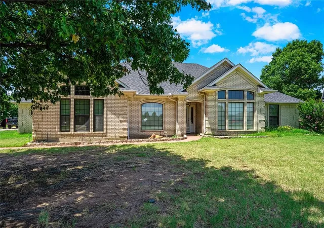 3rd image of 11 Nw Sandy Trail Ln, Lawton, OK 73505 | MLS# 1240985