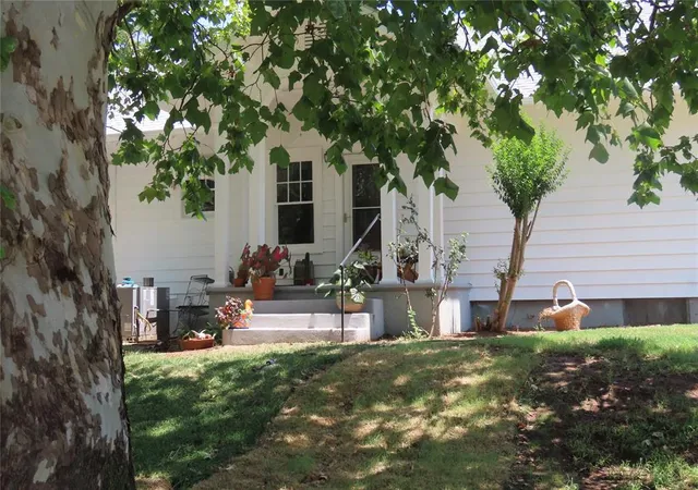 3rd image of 1228 W Florida Ave, Chickasha, OK 73018 | MLS# 1240990
