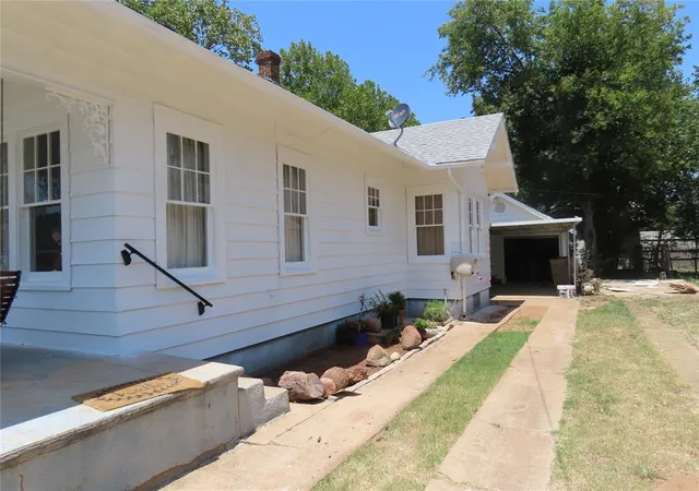 4th image of 1228 W Florida Ave, Chickasha, OK 73018 | MLS# 1240990