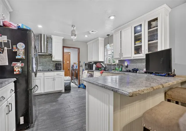 Photo 3 of Sale Pending at 3012 N Meadowood Dr, Oklahoma City, OK 73110 | MLS# 1240993 | Listing updated on 2026-08-23