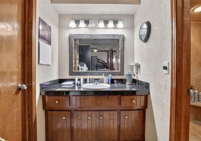 Photo 4 of Sale Pending at 3012 N Meadowood Dr, Oklahoma City, OK 73110 | MLS# 1240993 | Listing updated on 2026-08-23
