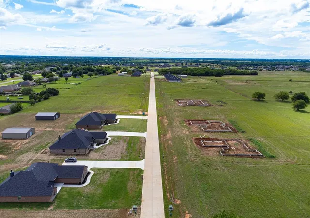 Photo 3 of Sale Pending at 8710 Oak Tree Cir, Edmond, OK 73034 | MLS# 1241006 | Listing updated on 2026-08-14