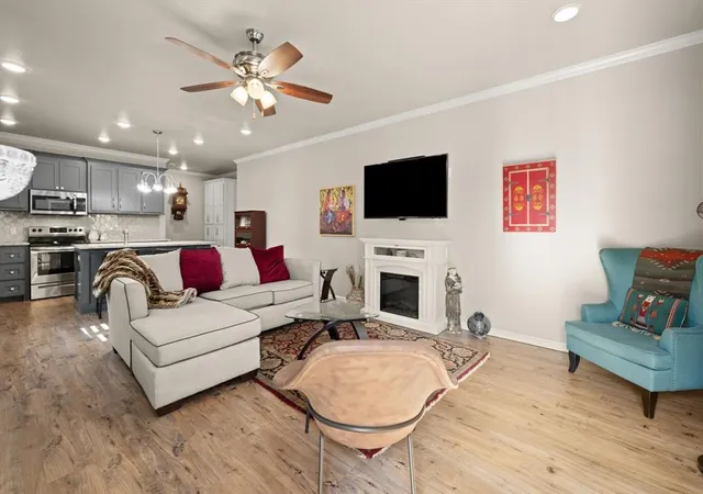 4th image of 37 E Hurd St, Edmond, OK 73034