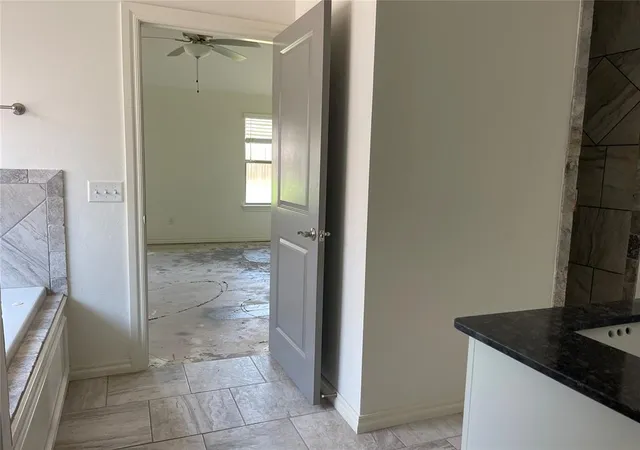 4th image of 1637 Ne 35Th St, Moore, OK 73160 | MLS# 1241027