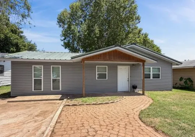 1st image of 305 N 6th St, Noble, OK 73068 | MLS# 1241036