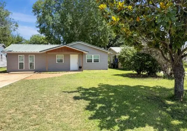 2nd image of 305 N 6th St, Noble, OK 73068 | MLS# 1241036