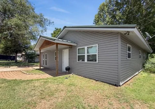 4th image of 305 N 6Th St, Noble, OK 73068 | MLS# 1241036
