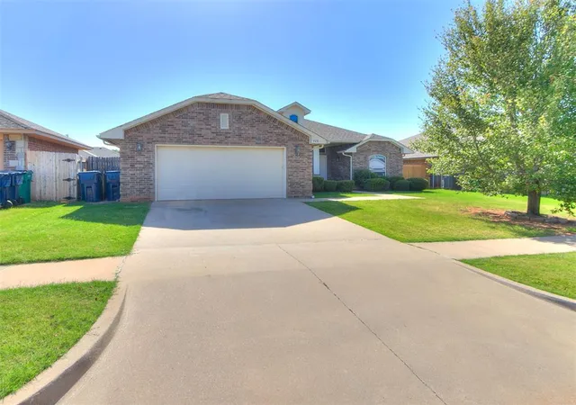 1st image of 908 Laurel Creek Dr, Yukon, OK 73099 | MLS# 1241039