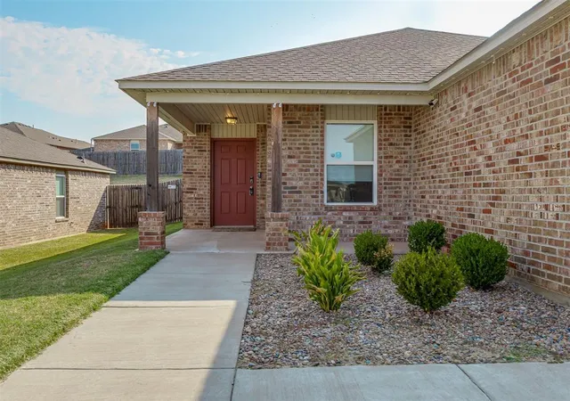 Photo 2 of Single family home for sale at 11721 NW 95th Street, Yukon, OK 73099 | MLS# 1241045 | Listing updated on 2026-10-29