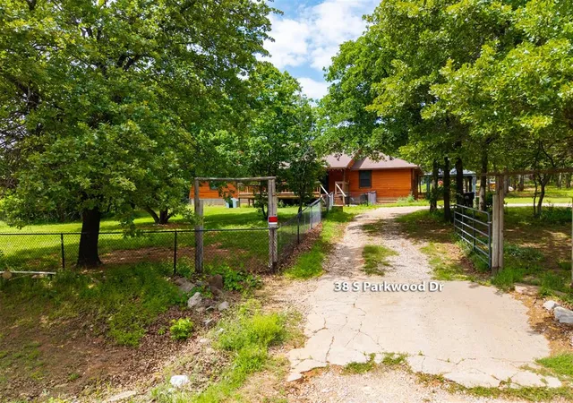 1st image of 38 S Parkwood Dr, Luther, OK 73054 | MLS# 1241049