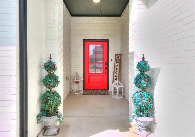 3rd image of 10812 Glover River Dr, Yukon, OK 73099 | MLS# 1241061